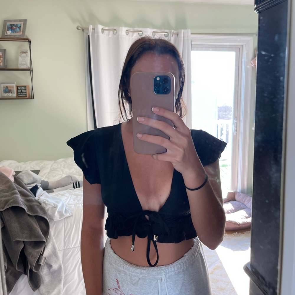 Princess Polly cropped shirt👑